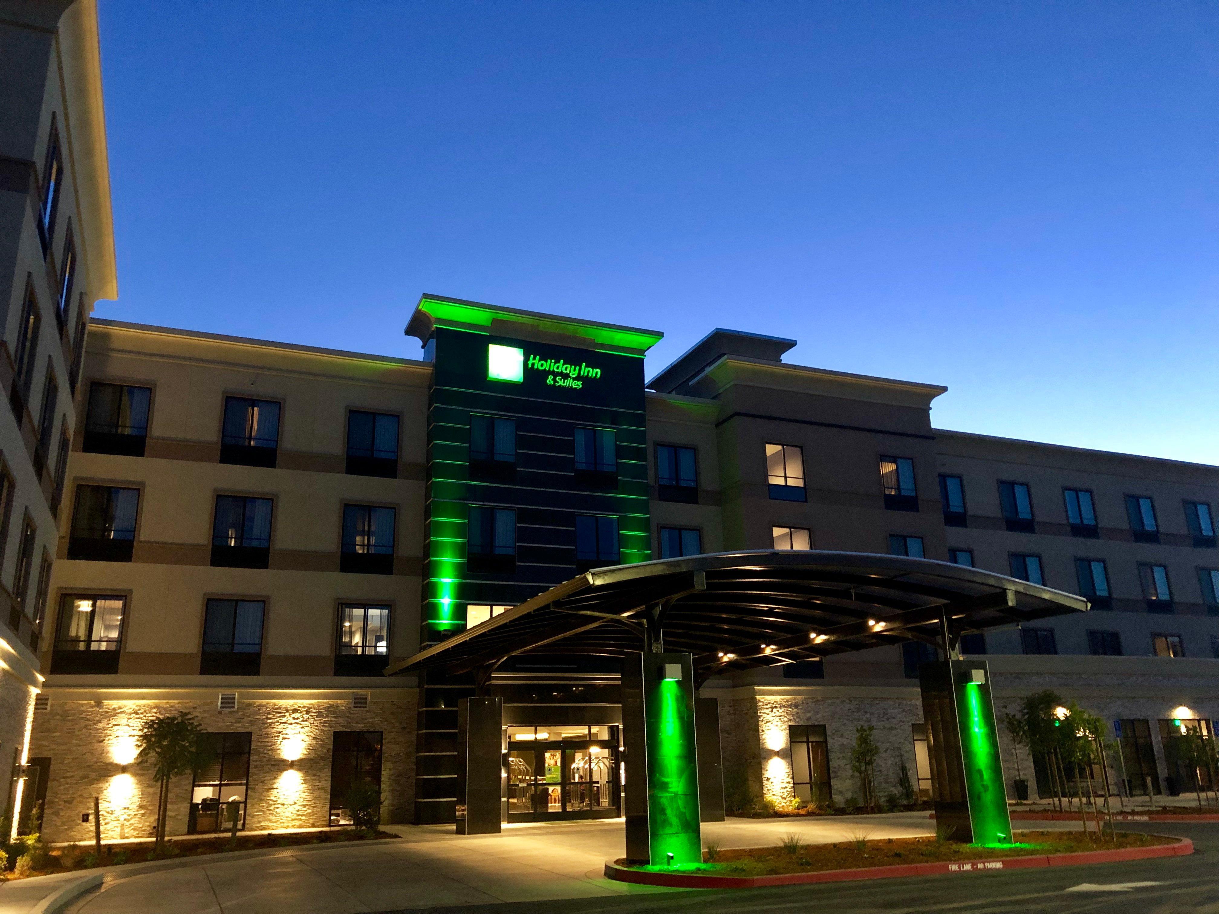 Holiday Inn Hotel & Suites Silicon Valley - Milpitas By Ihg Екстериор снимка